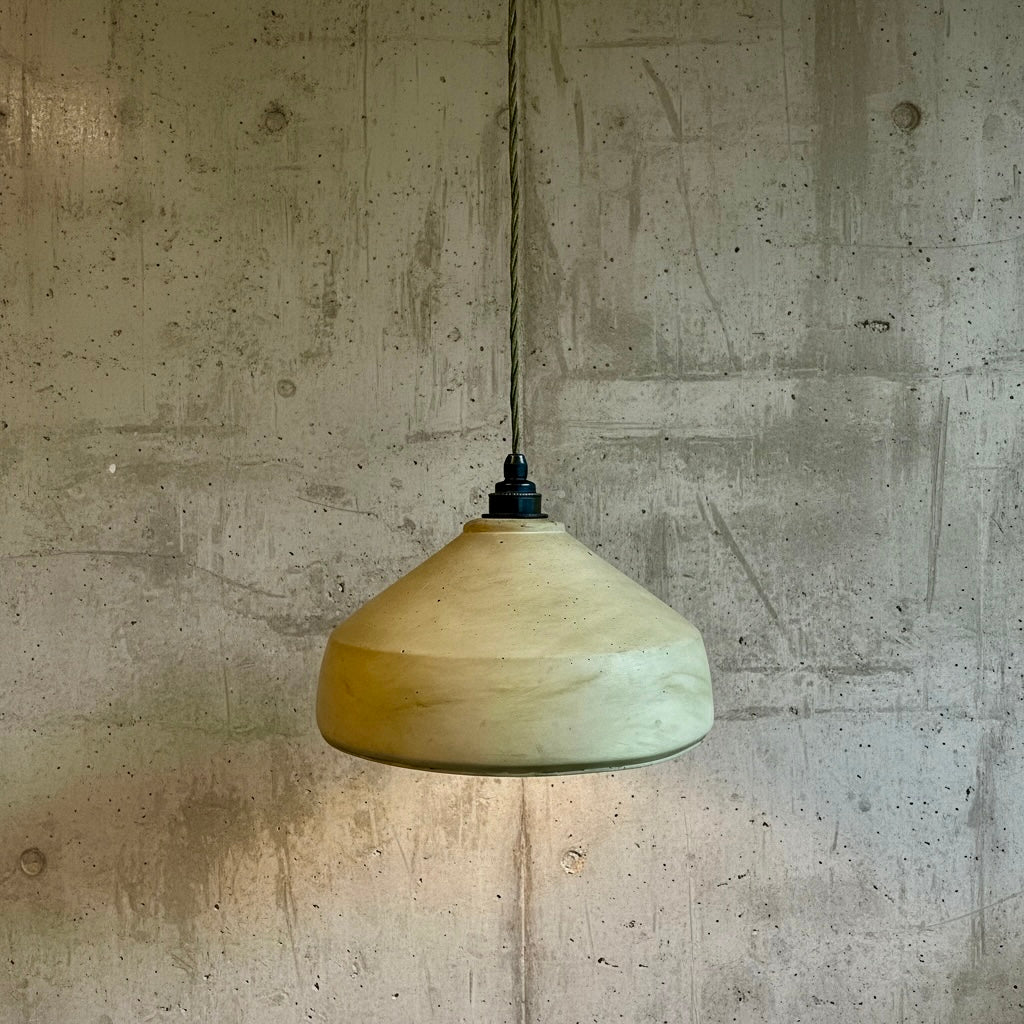 ZENO green] pendant lamp hanging in dining room
